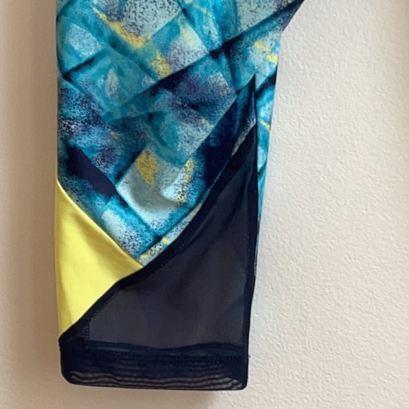 High rise Total fitness capris - Picture 9 of 10